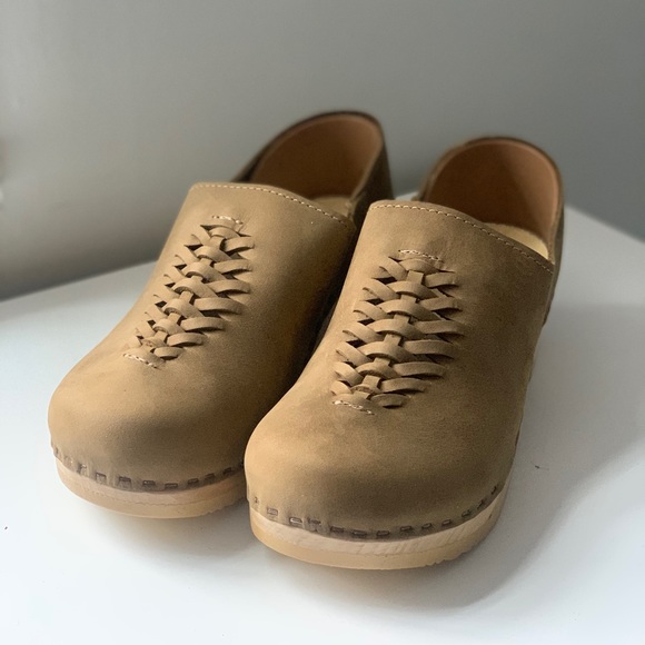 sven closed back clogs